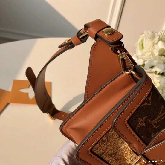 Aaa replica ru Spring Louis Show） Vuitton Bag（2019 Belt 0711